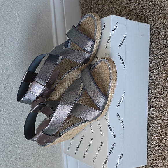 Andre Assous Shoes - Andre Assous sz 8.5 Pewter Paloma Sandals